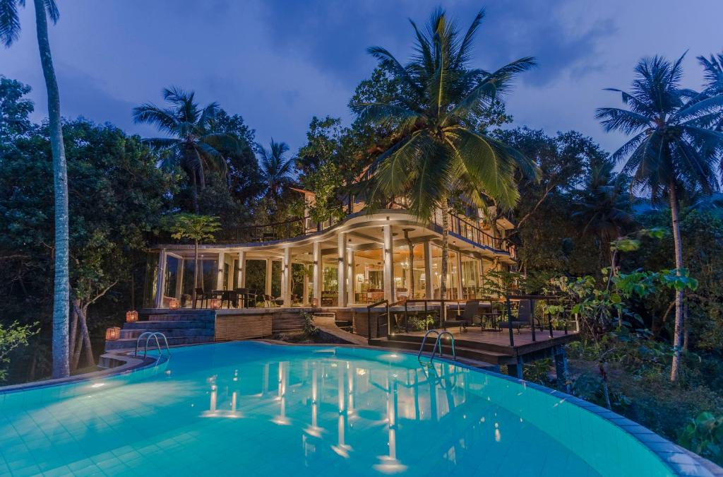 Far Pavilion Pinnawala