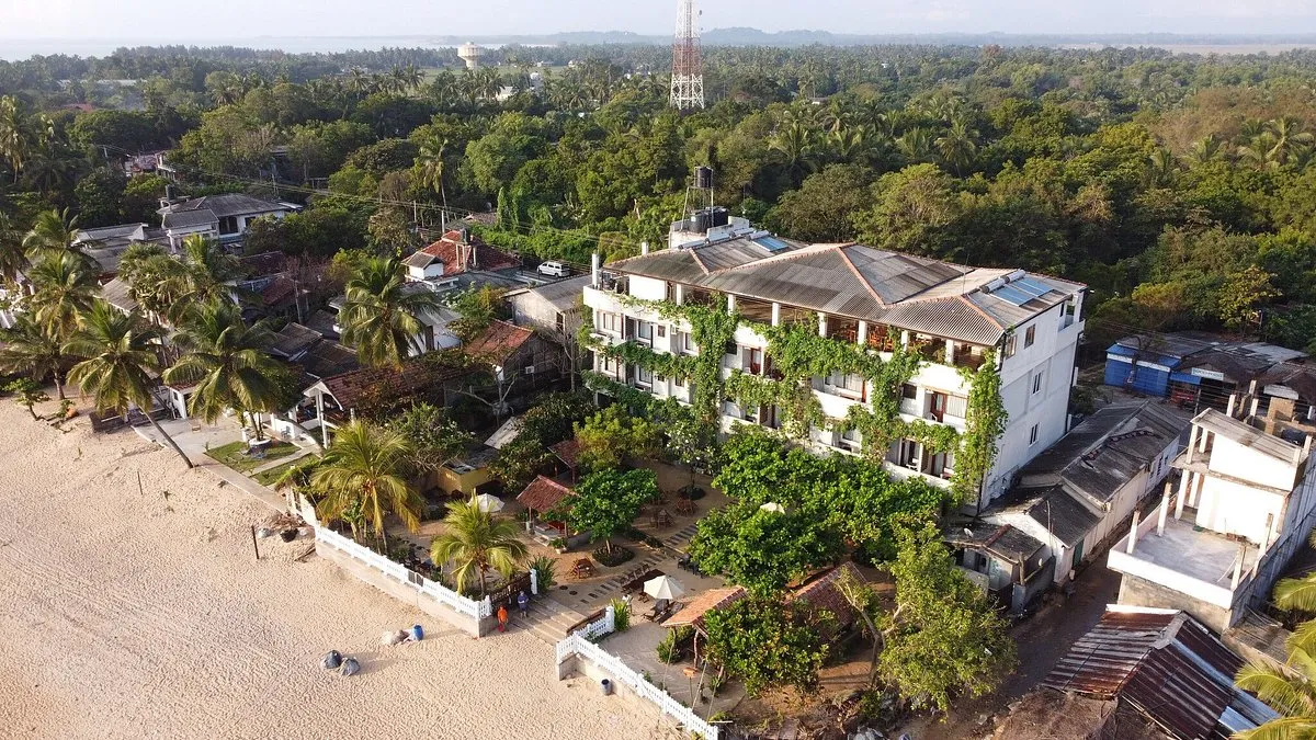 Bay Vista Hotel Arugambay